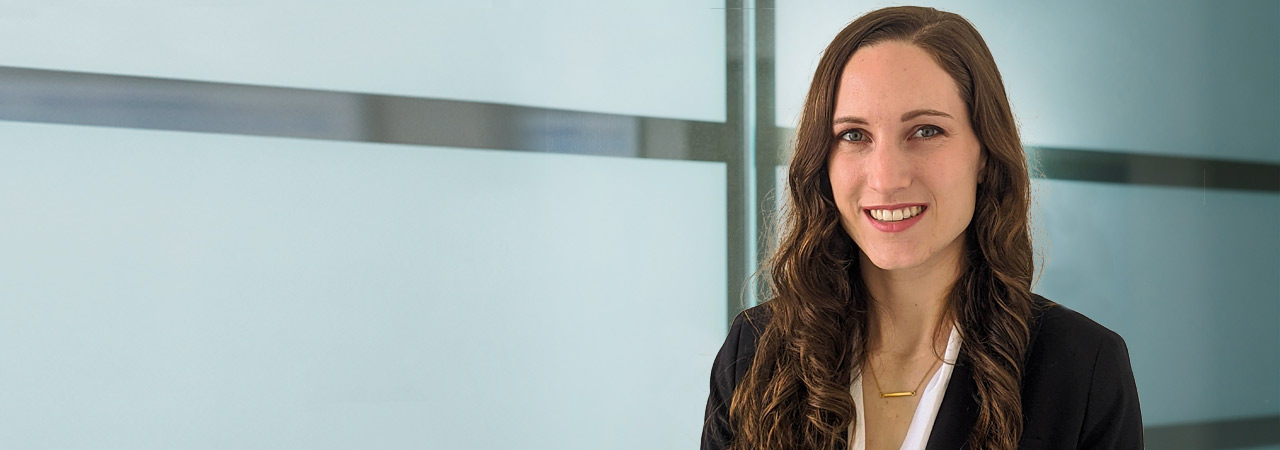 Headshot of Gillian Burrell, a licensed lawyer and patent agent trainee.
